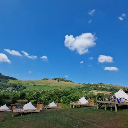 The Hunters Glamping Ξενοδοχείο Ciudanovita Εξωτερικό φωτογραφία