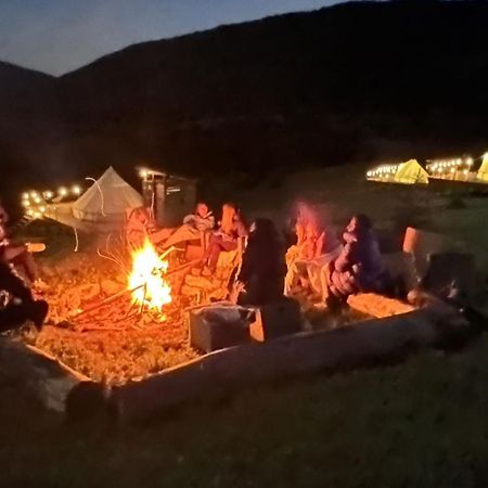 The Hunters Glamping Ξενοδοχείο Ciudanovita Εξωτερικό φωτογραφία