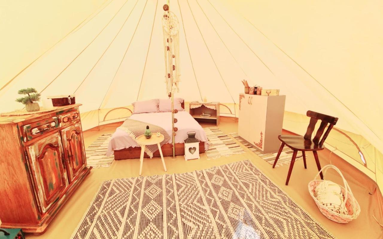 The Hunters Glamping Ξενοδοχείο Ciudanovita Εξωτερικό φωτογραφία