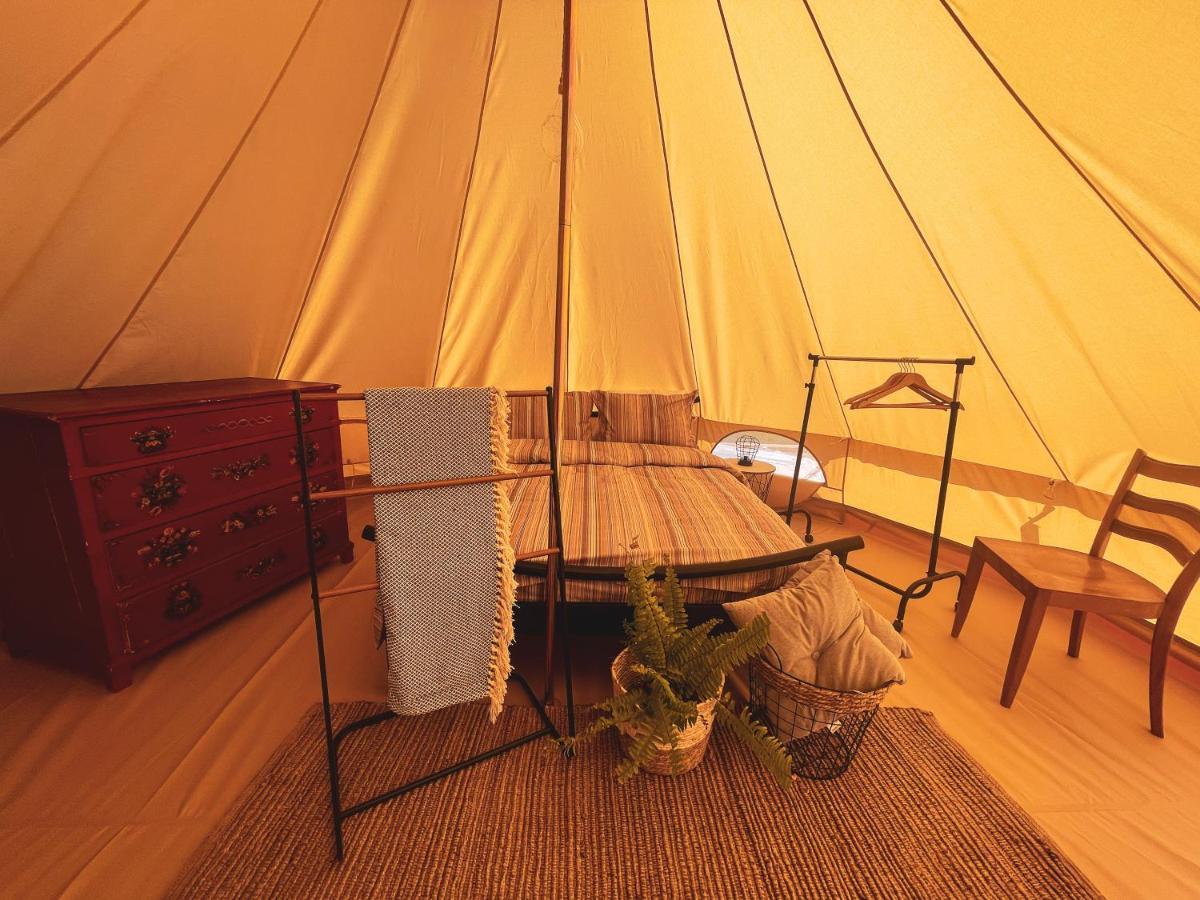 The Hunters Glamping Ξενοδοχείο Ciudanovita Εξωτερικό φωτογραφία