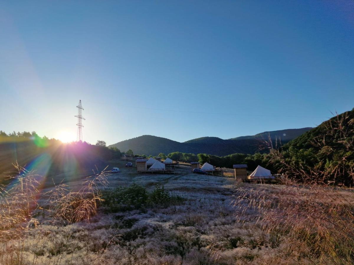 The Hunters Glamping Ξενοδοχείο Ciudanovita Εξωτερικό φωτογραφία