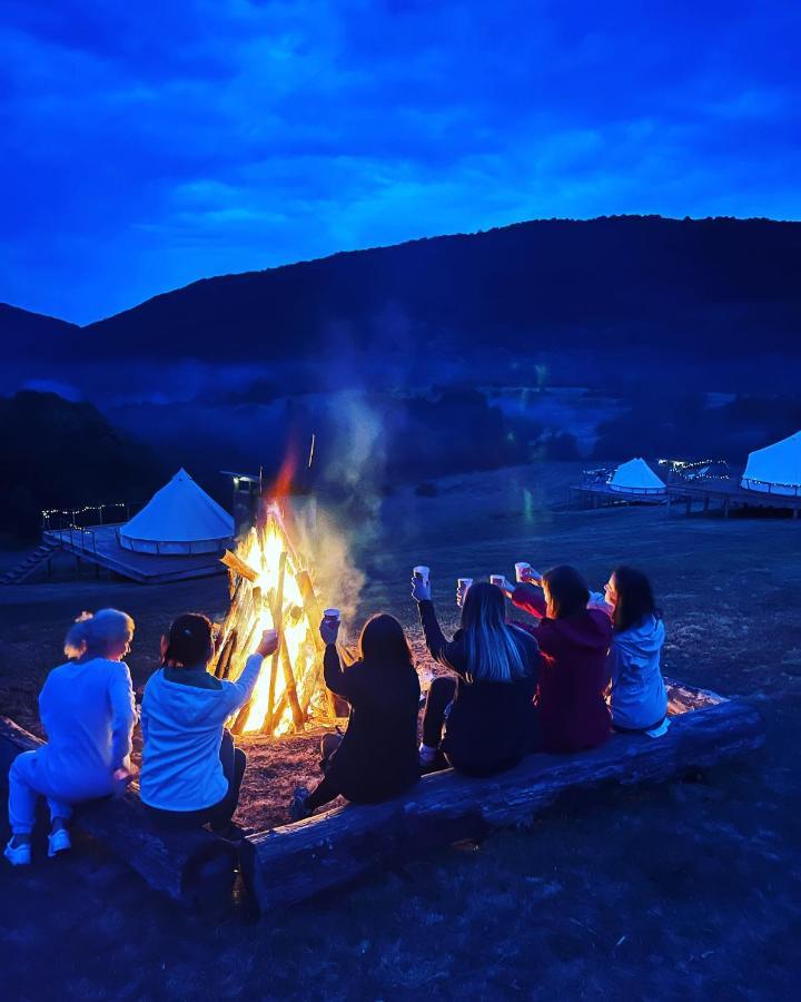 The Hunters Glamping Ξενοδοχείο Ciudanovita Εξωτερικό φωτογραφία