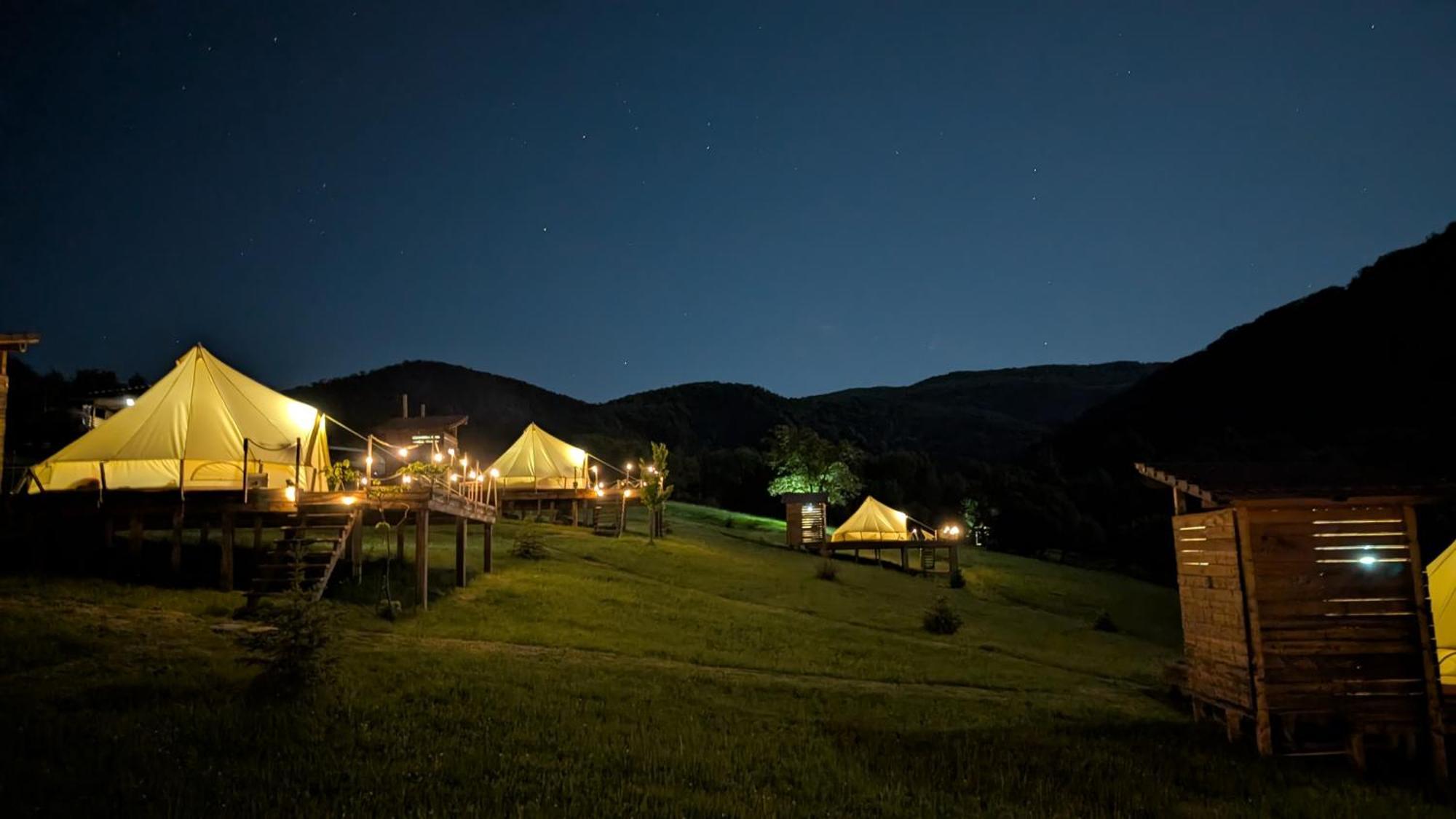 The Hunters Glamping Ξενοδοχείο Ciudanovita Εξωτερικό φωτογραφία